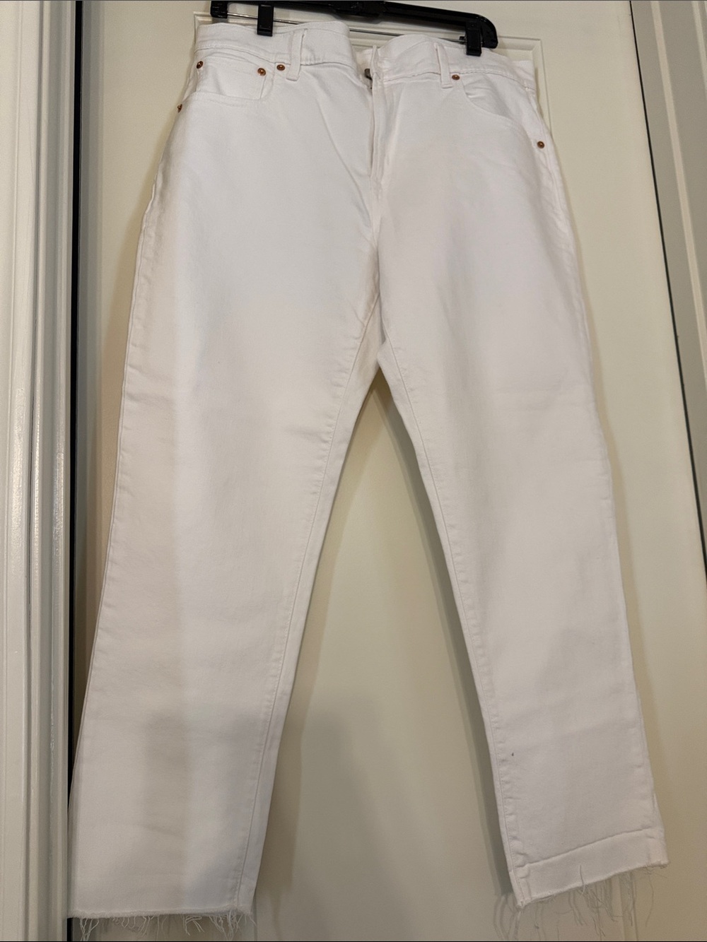 Gap Girlfriend Mid Rise style, White, Size 32/14R, excellent condition